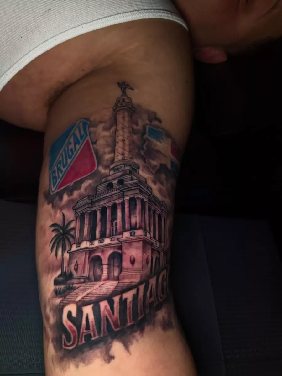 A color side piece showing the Santiago monument and colonial buildings above the word SANTIAGO
